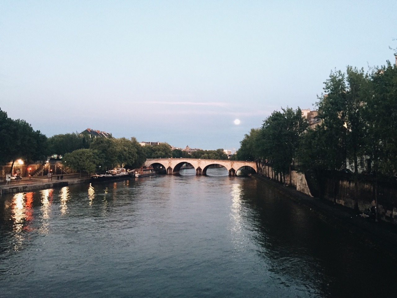 aphrodithe:  i was standing on a bridge in Paris, and this was the difference between