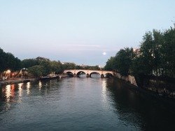 aphrodithe:  i was standing on a bridge in