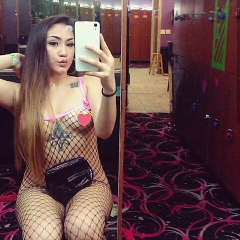 stripper-locker-room:  heyychelseeaa