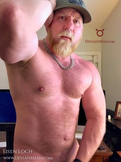 eisenloch:  ‪Getting hot at the office @DeviantMancom #GymBull #ManFucker #BigFucker #DeviantMan #MuscleBear #Roughneck #RedneckCopMuscle #DeviantMan‬