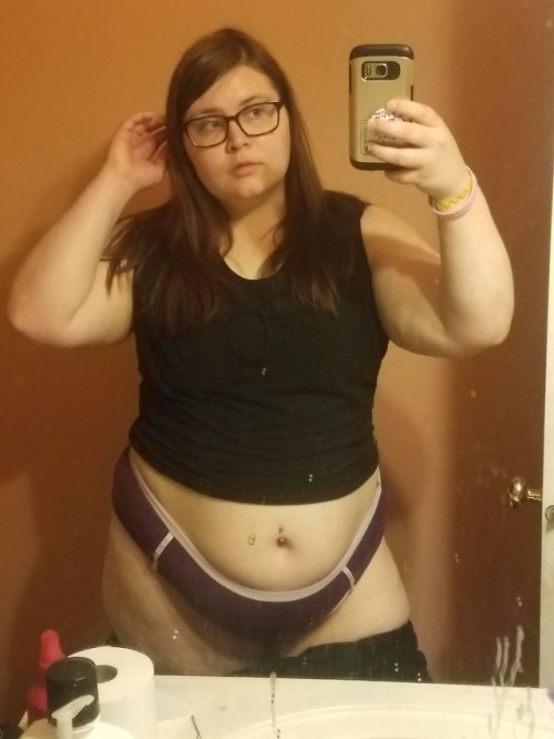 woodsgotweird:  Ignore the messy mirror, adult photos