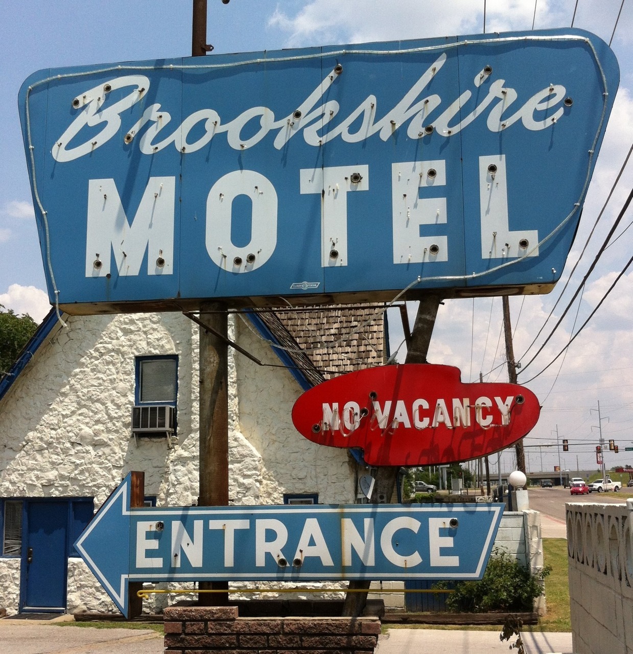 jukeboxmafia:  Motel Signs on Route 66 in Oklahoma Photos by Blake Thompson 