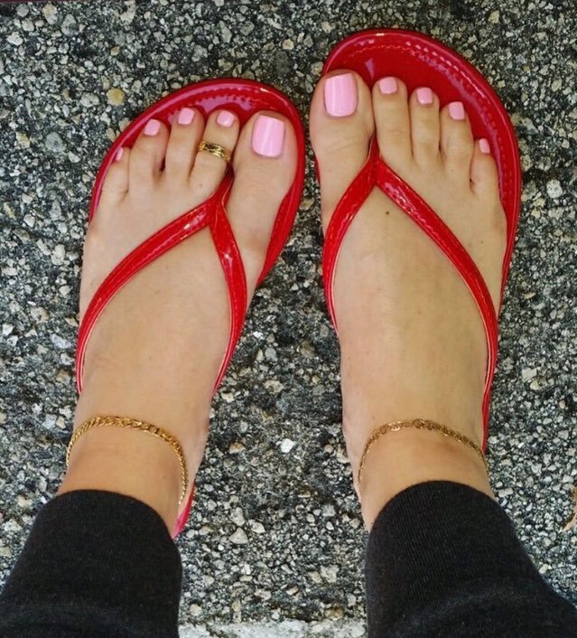 unbelievablefeet:  Twitter Webfinds - Source: @8585Zxf