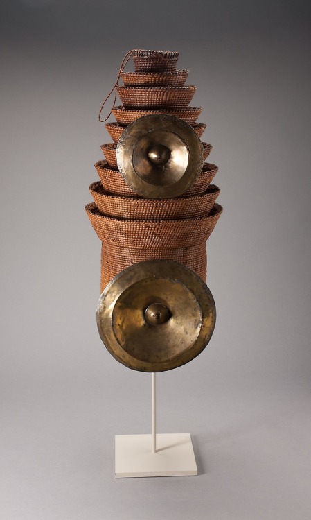 Chief&rsquo;s Hat (Botolo), Ekonda, 1901, Art Institute of Chicago: Arts of AfricaThis striking,