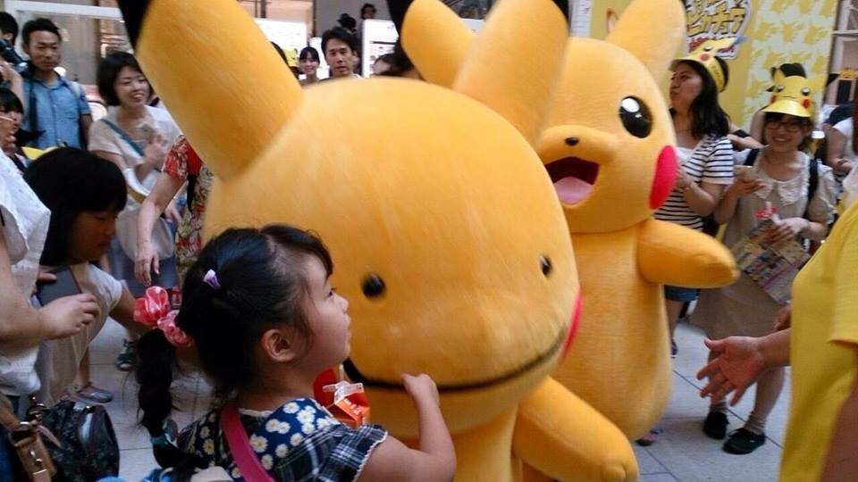 color-onthe-walls:  thatjapaneseguy:  Guys! There’s a Ditto Pikachu hiding among