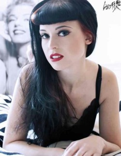 alternative-pinup:  Alternative Pin Up http://lingerie-pinup.blogspot.com/