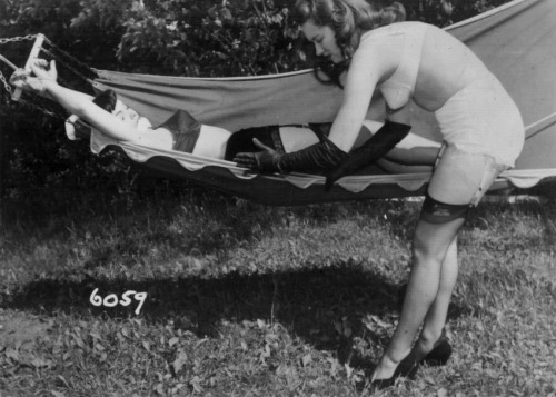 thequeenofpinup:  Outdoor bondage with Bettie and June King. 