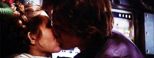 Хана поцелуй. Поцелуй Леи и хана.