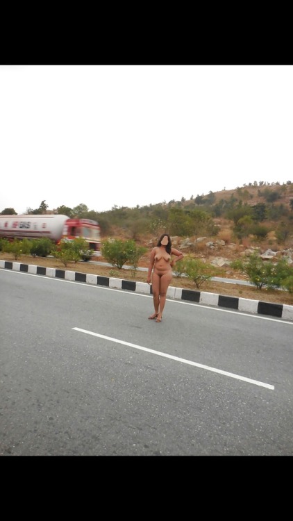 exhibitionistdesidaring:Real bold daring Indian wife….