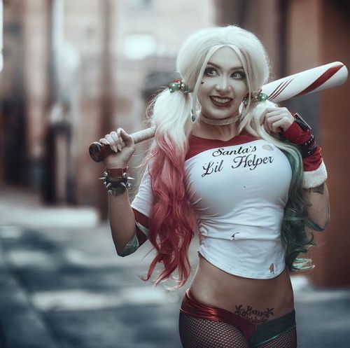 Kate Sarkissian cosplaying a Christmas version of Suicide Squad’s Harley QuinnMerry (belated) Christ