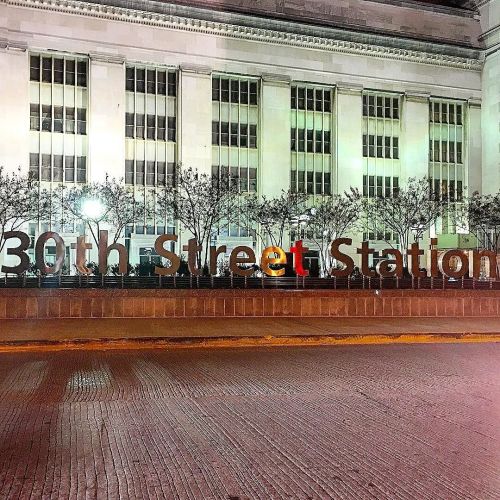 30th Street Station #30thstreetstation #eveningcommute #universitycity #Amtrak #citylife #citystreet