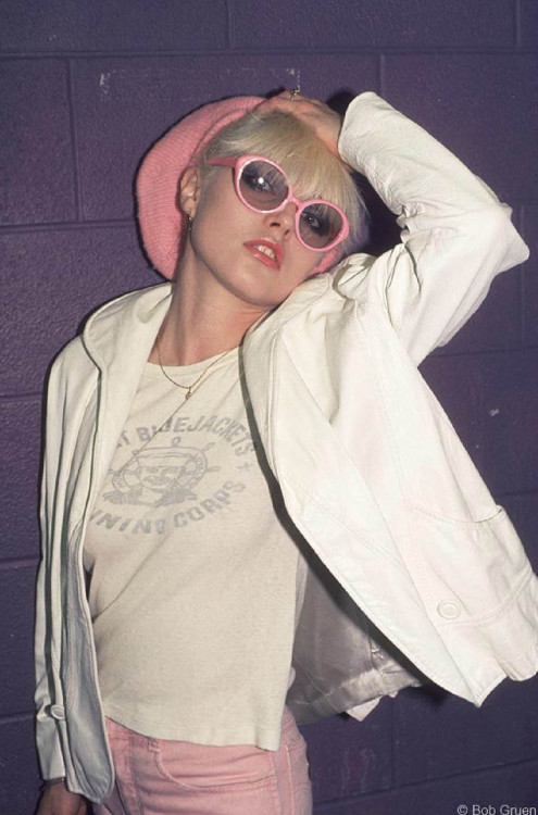 soundsof71: Debbie Harry, Blondie, Toronto, March 1977, by Bob Gruen. Plenty punk in pink. I’m going to a Blondie/Garbage concert in August.  I’m so happy I don’t know whether to shit or go blind.