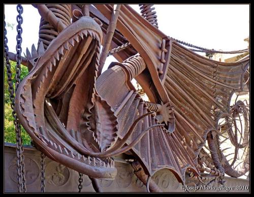 thefabulousweirdtrotters: Dragon Gate of Gaudi - Barcelon - Spain