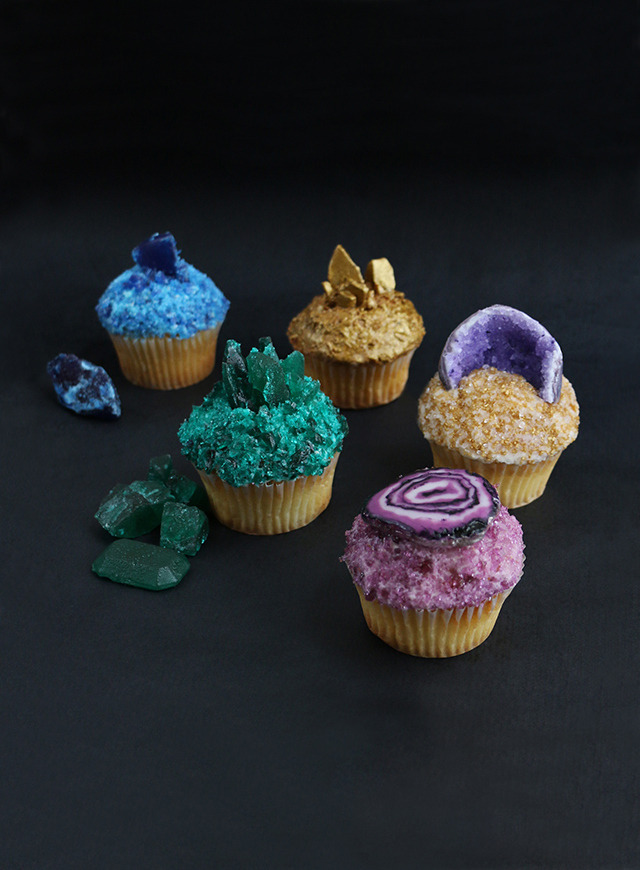 ““ “foodiebliss:
“DIY: Gemstone Cupcakes
Source: Alana Jones Mann
” ”