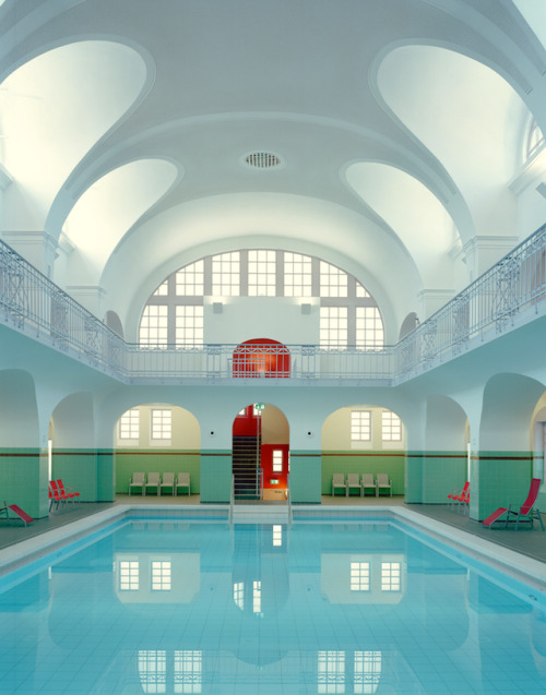 vergen:People Are Sharing Photos of Real-Life Places That Belong in a Wes Anderson Film