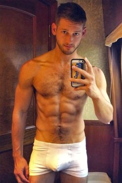 2hot2bstr8:  Just marry me Max……..seriously