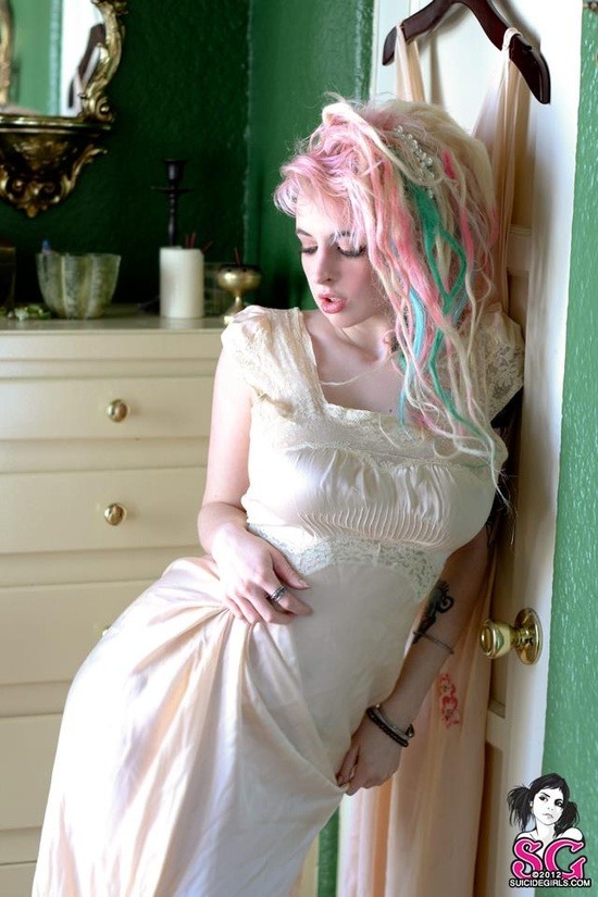 sglovexxx:  Adria Suicide