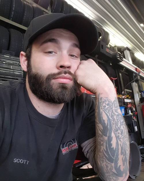 beardburnme:  “Nice chill ass work day☺😄” by @shiftytattoos on Instagram http://ift.tt/20JStUi 