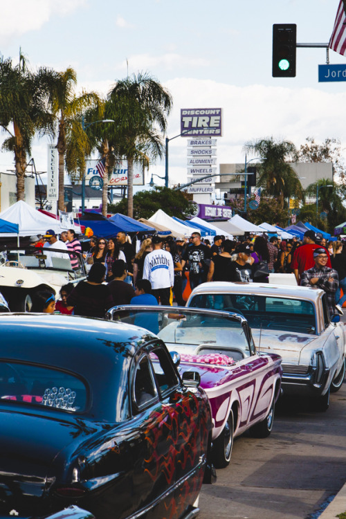 xairelavx:  erikpaulhoward:  Conoga Park celebrated Dia de Los Muertos with their annual car show.  Canoga Parque. 😁 