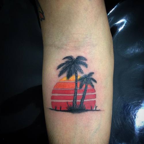 Sunset design 80&rsquo;s @tradicaotattoos #tattoo #tattooflash #sunset #beach (em Tradiç&