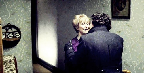 benedictsherllock:Sherlock meme:↳ [4/5] Relationships: Sherlock Holmes / Mrs Hudson&lsquo;She&rsquo;