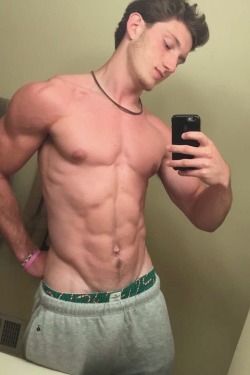alphalaxer: athleticbrutality:  420-bros:   packingthebigheat:     .   He won’t stop until his balls empty in your girl  hell yeah - solid bod, bro 