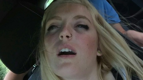 deepranddeepr: Look at how deep she is! Her eyes may be open, but she’s completely oblivious. Way to