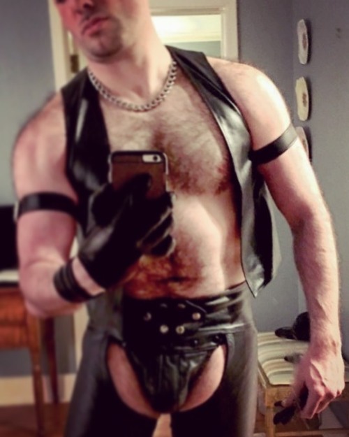 gummiklasse: #leatherdaddy phase. #Leder #gayleather #leatherfetish #fetisch #ledermann #leatherman 