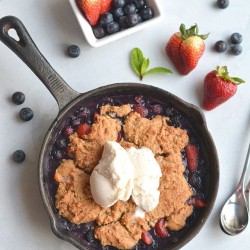 foodffs:  Low Sugar Berry Cobbler is the