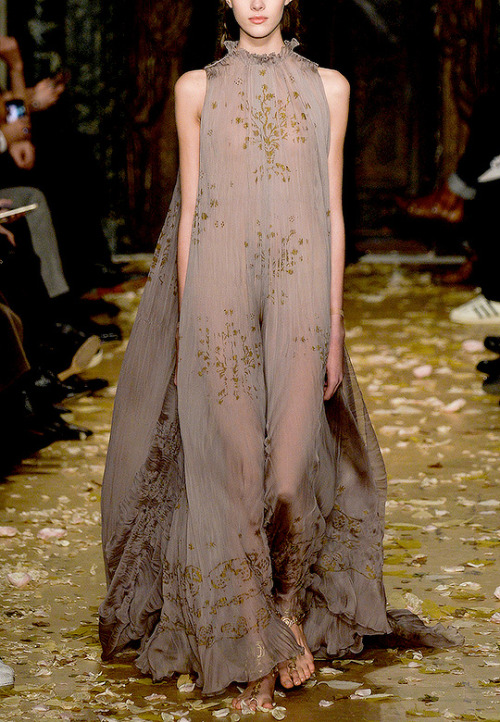 evermore-fashion:Favourite Designs: Valentino Spring 2016 Haute Couture Collection 