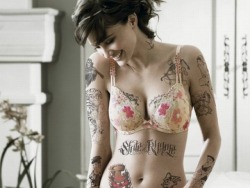 allgrownsup:  hot and sexy inked girls only