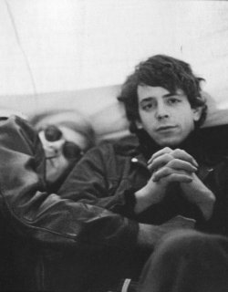 evadirse:  Andy Warhol and Lou Reed, photographed by Nat Finkelstein (1966)