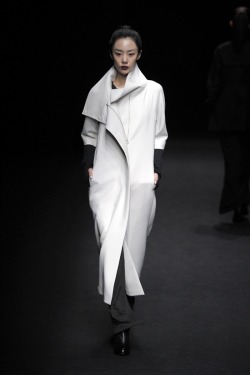 blackkatt:  Leyii  F/W 2012-13 Seoul Fashion