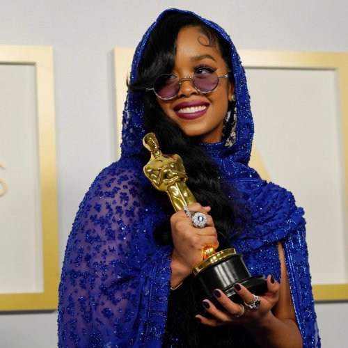 H.E.R - Black Excellence at the Oscars. 