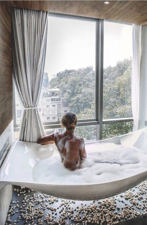 thinkup-facts: A floating bathtub at the Fusion Suites Photography by gypseetravel impeccablehotels 