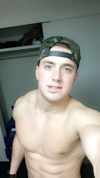 snapboysbaited:  Jonny, 20. From San Diego, in the Navy, super fucking hot military jock with nice abs and a big cock(: 1000 reblogs and I’ll post the cumshot vid 😘