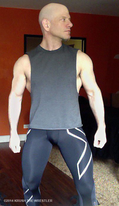 m3nintights:  krushthewrestler:  En route to the gym  Hot hot hot!!