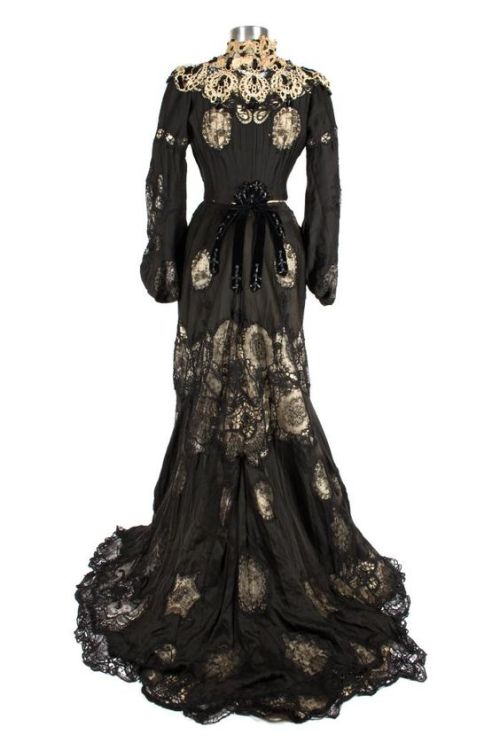 fashionsfromhistory: Dress c.1890-1900 Grand Rapids Public Museum 