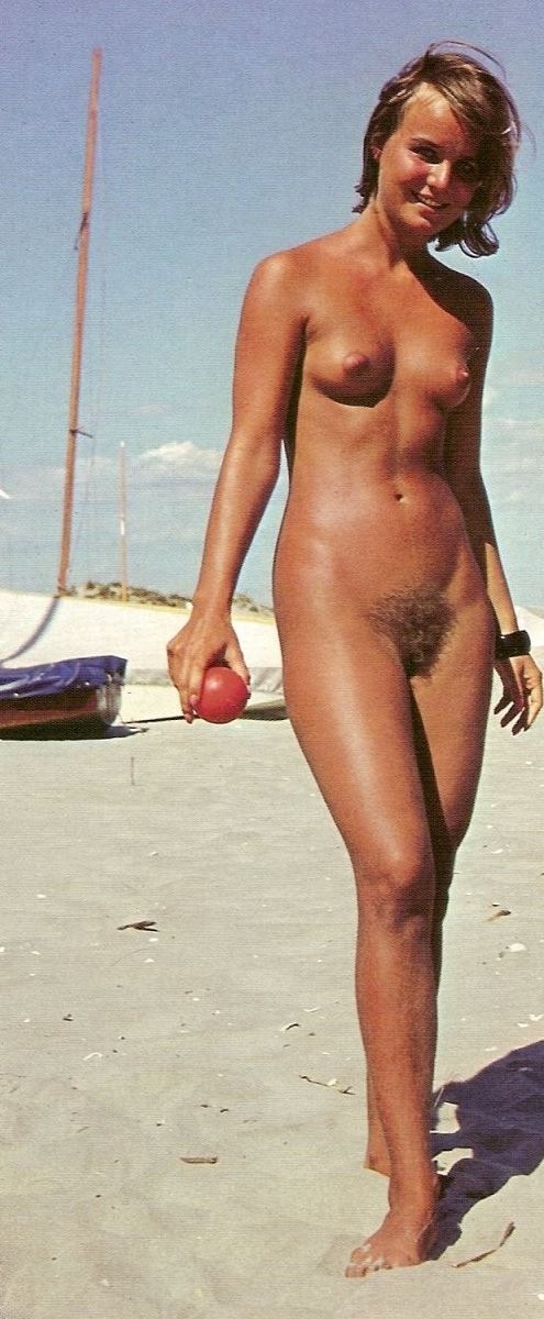 publicsexadventursblg:  Real Hot Amateurs …