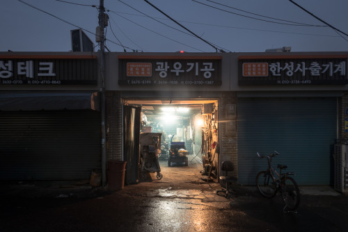 archatlas:  Mullae District Nights   Walking through the nights in Mullae district in Seoul, South Korea, Berlin-based photographer Christopher Domakis captured these haunting images of this well known as an urban art district. In between the many metal