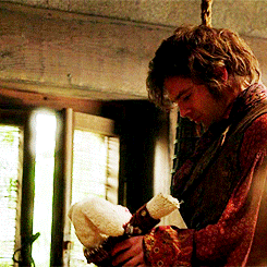 theassetseyeliner: sebastianstanaddictsanonymous:  The way his face lights up when