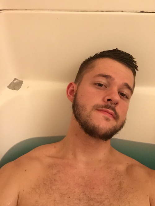 Porn slime-puppy:  New apartment = new bathtub photos