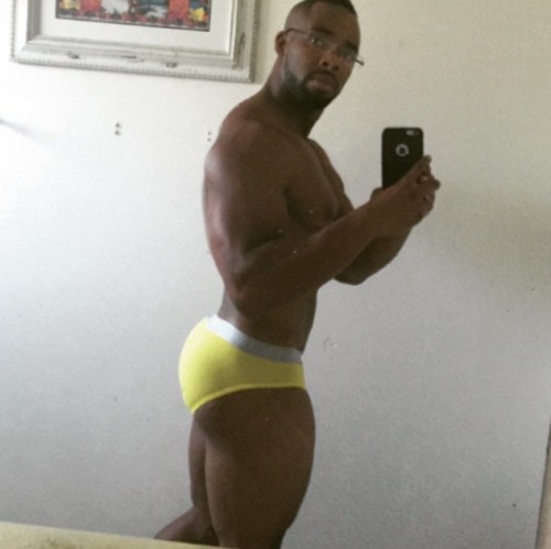 blksunder: thickboyswag: CAKES A PARTY! Looks Like A Fun Ride!