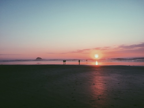 Muriwai sunset // ig: @juliacrowley_