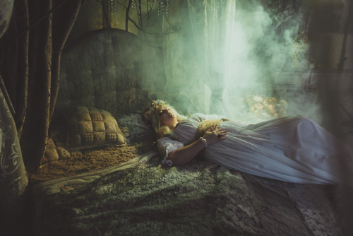 Titania, the Fairy Queen (inspired by LARP “Unremembered”)PH: Anna ProvidenceM