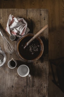 wistfullycountry:  Bourbon Brownies w/Vanilla Bean Whipped Cream | Offbeat &amp; Inspired