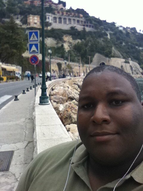 plasticcupsandbustdowns:  Hanging out along the French Riviera east of Marseilles, listening to Rick Ross.