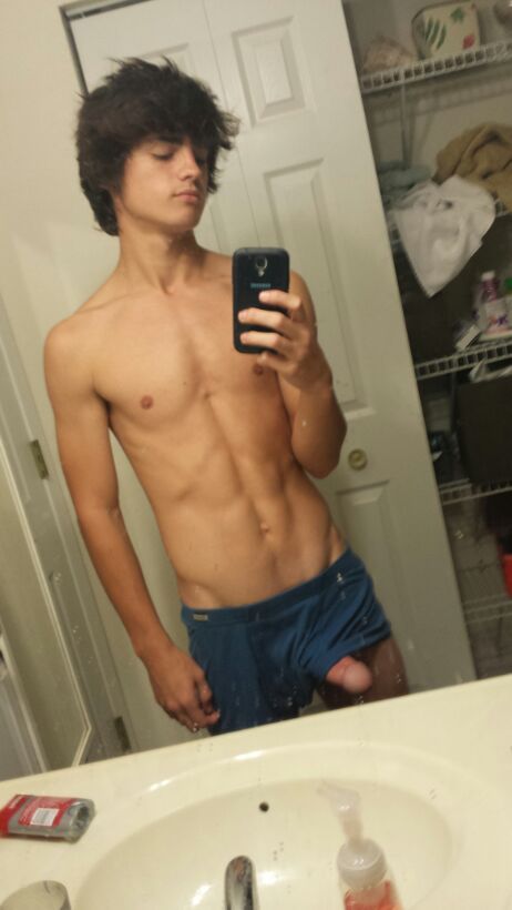malebodylines:  messy haired boy.