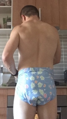 closetkrinkster:  realestselfoz:  I was in the middle of making dinner whilst padded and figured I’d take a few pics 😜   Woof!