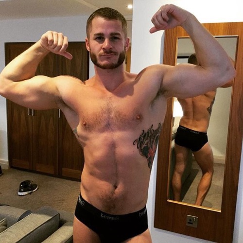 hotfamousmen:  Austin Armacost